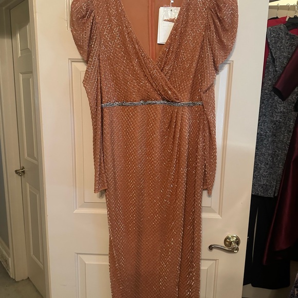 Mac Duggal Shimmering peach/nude Long Sleeve Dress tea length - Picture 1 of 6